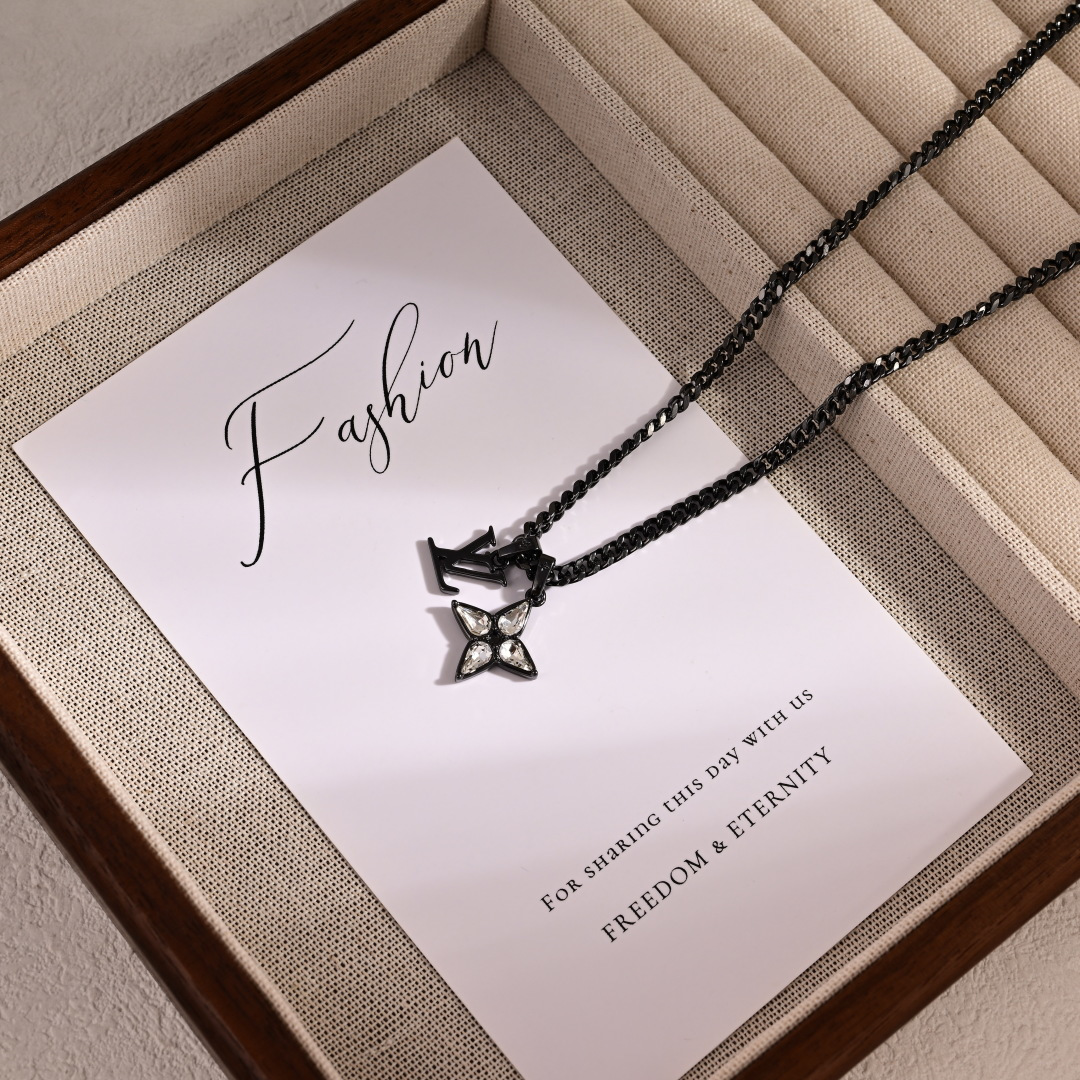 💰238👌美毙了✨✨LV 路易威登 字母 项链 高端 定制原版🌹🌹厚金电镀  优雅知性💐 大气上档次 百搭款式 👑简直美的不能再美了🎉🎉实拍高品质