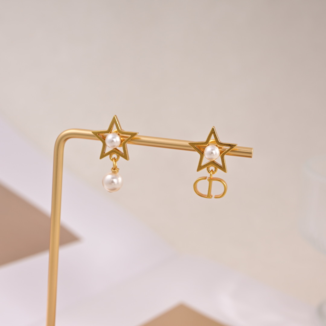 Elegantes Pendientes Dior con Estrella y Perla para un Toque de Glamour 6 cmp i1749007815676 46 0 4