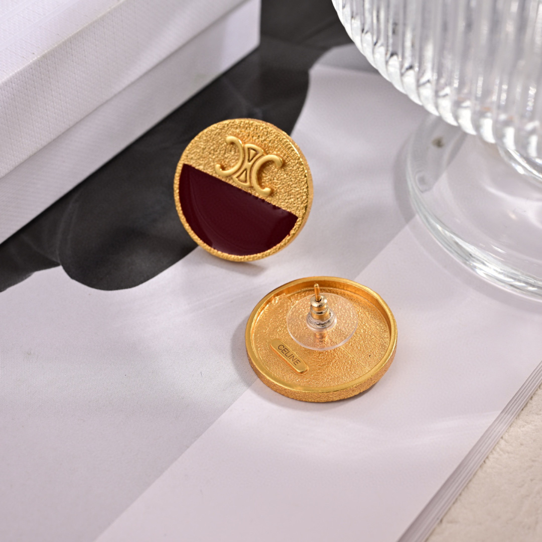 Elegantes Aretes Celine en Latón Dorado con Diseño Moderno 4 cmp i1749353373830 5495 0 2