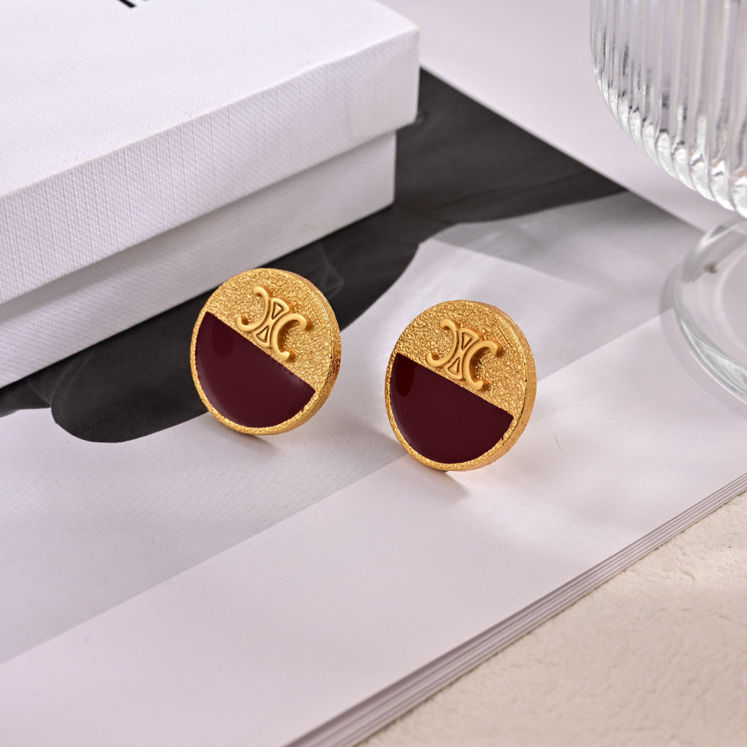 Elegantes Aretes Celine en Latón Dorado con Diseño Moderno 3 cmp i1749353373832 5211 0 1