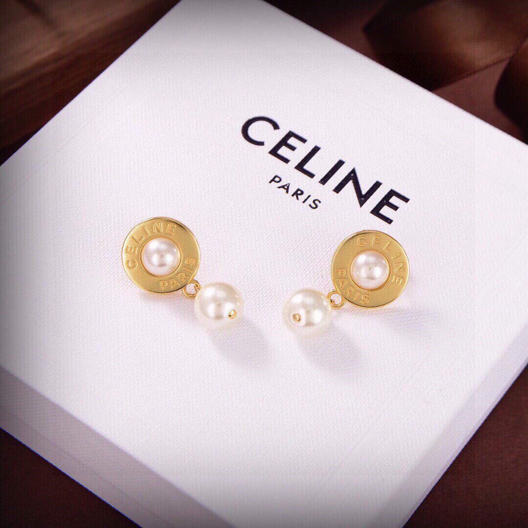“Unique Gold Pearl Nails: Subverting Traditional Earrings with Personality and Charm” - 图片 4