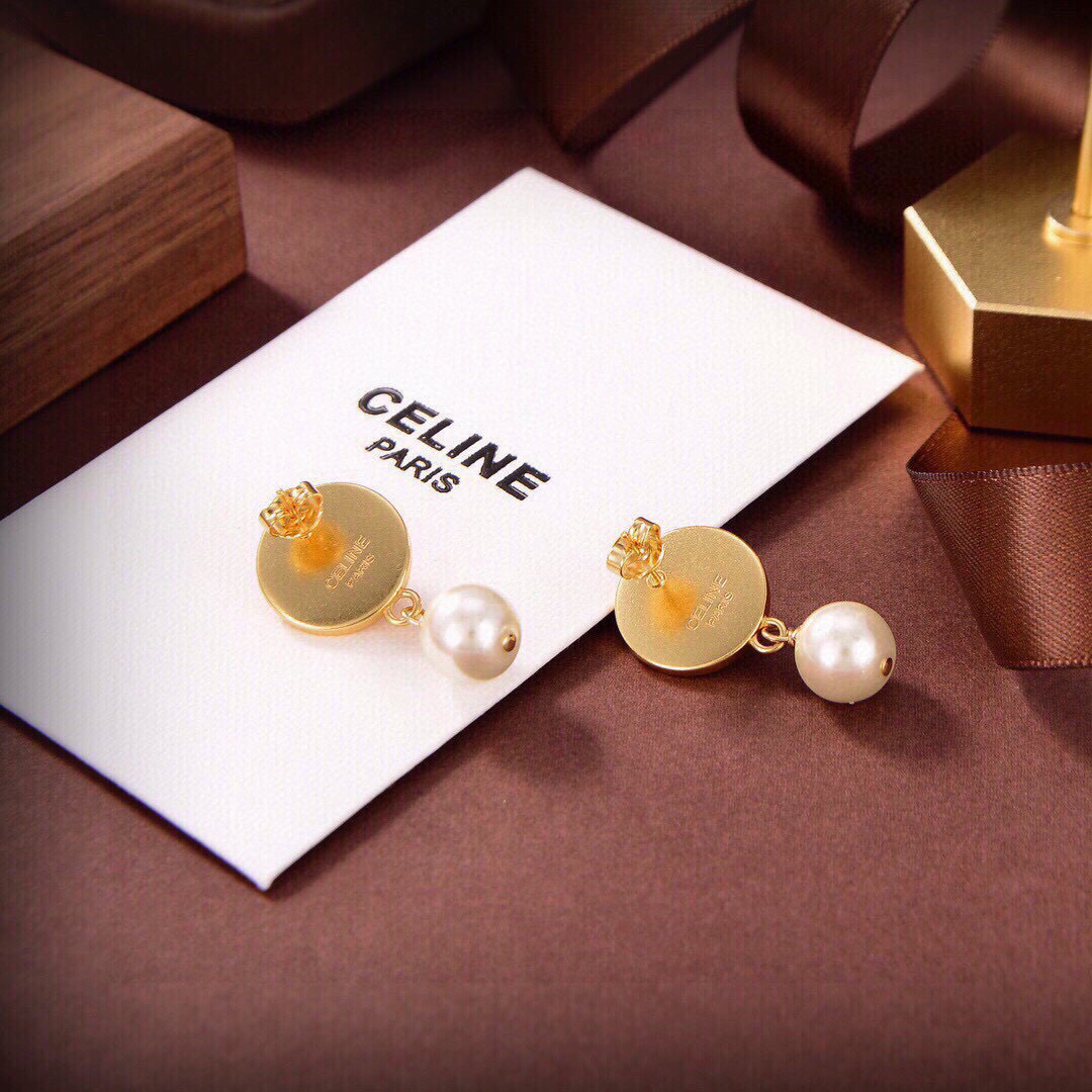 “Unique Gold Pearl Nails: Subverting Traditional Earrings with Personality and Charm” - 图片 3