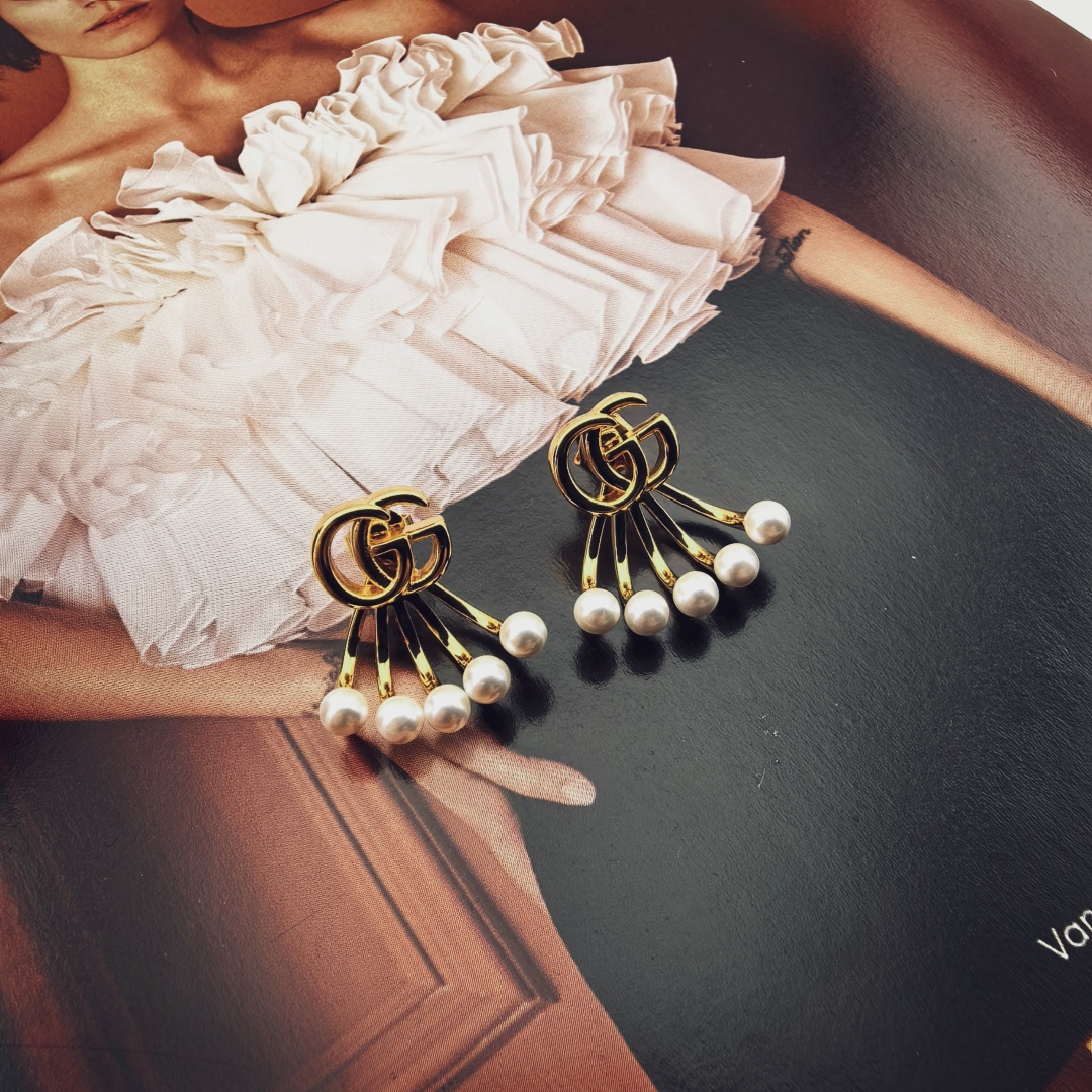 Gucci GG Marmont Crystal Fan Earrings | Iconic Style w/ Pearl Details 8 cmp a1750941398051 3887