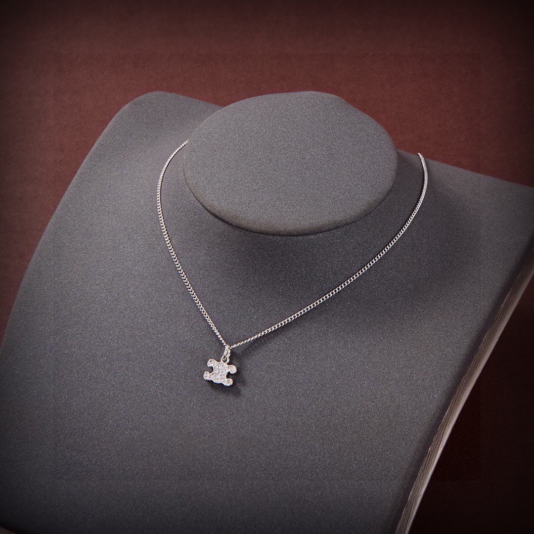 项链❤️Celine 新款银色项链套装 与众不同的设计 个性十足 颠覆你对传统耳环的印象 使其魅力爆灯