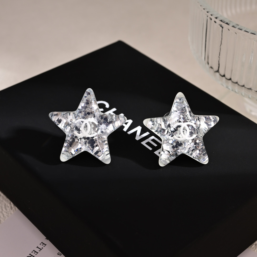 👌专柜🆕打版 小香 CHANEL 耳钉😍优雅大方精工设计   雕刻 非常修饰脸型    青春活力    