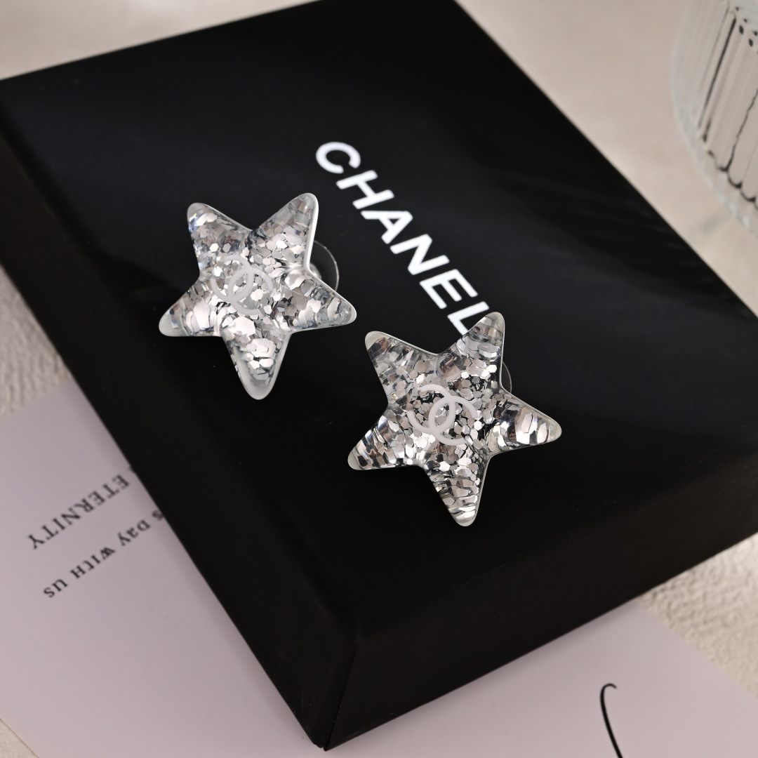 👌专柜🆕打版 小香 CHANEL 耳钉😍优雅大方精工设计   雕刻 非常修饰脸型    青春活力    