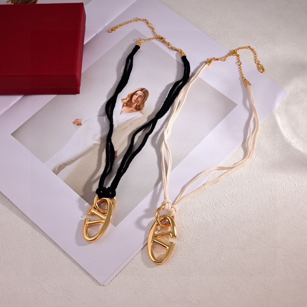 ❤️新款Valentino  华伦天奴 项链💫重磅新品火爆网络来了 简约大方  时尚百搭✅ 🌟专柜一致 