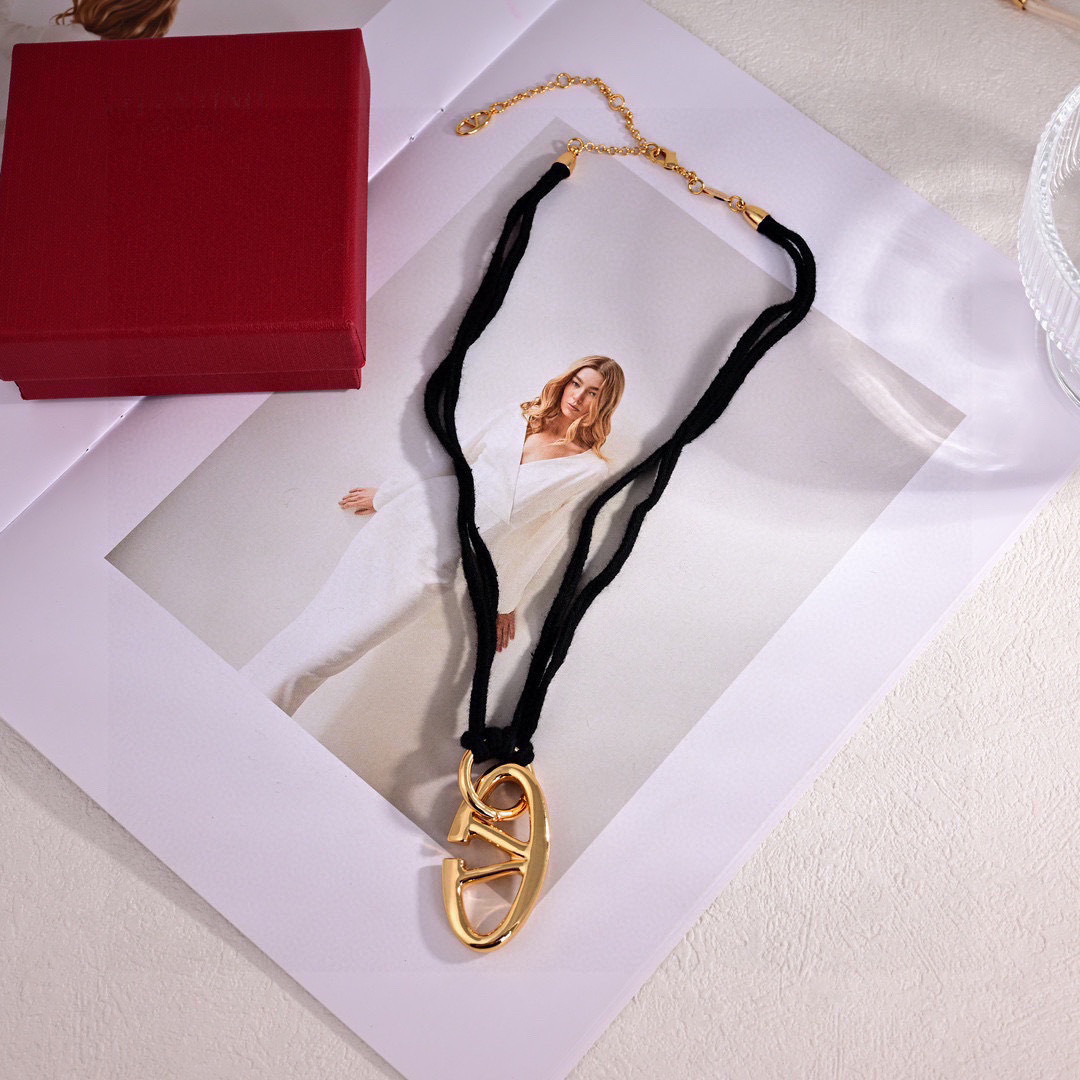 ❤️新款Valentino  华伦天奴 项链💫重磅新品火爆网络来了 简约大方  时尚百搭✅ 🌟专柜一致 