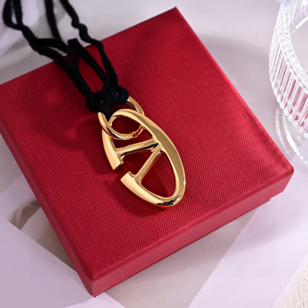 ❤️新款Valentino  华伦天奴 项链💫重磅新品火爆网络来了 简约大方  时尚百搭✅ 🌟专柜一致 
