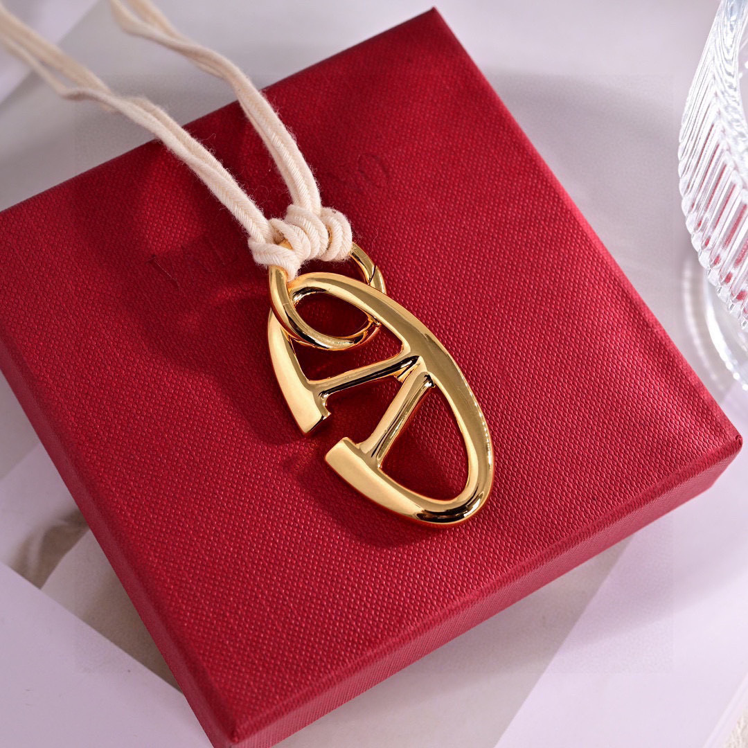 ❤️新款Valentino  华伦天奴 项链💫重磅新品火爆网络来了 简约大方  时尚百搭✅ 🌟专柜一致 