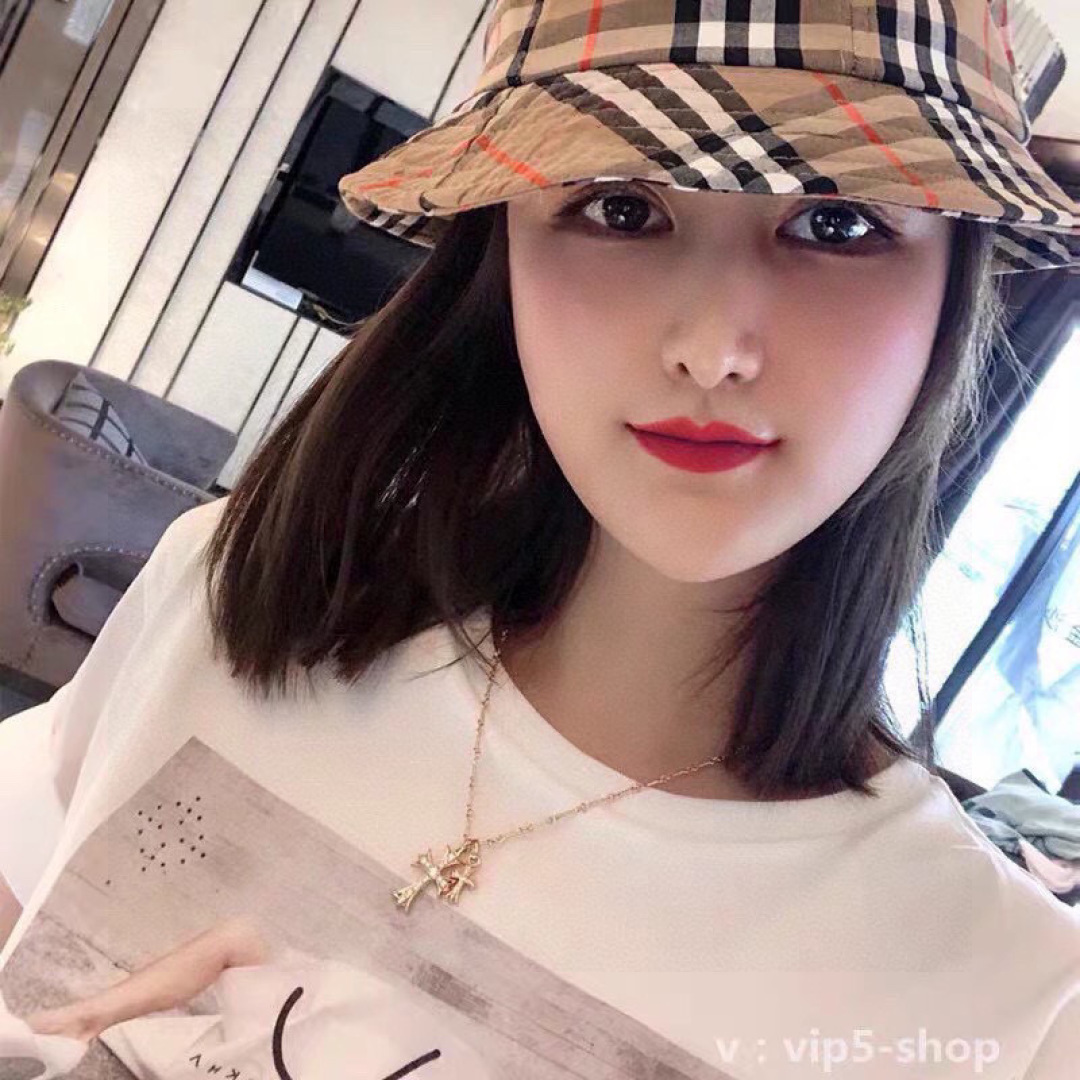👑☣️新品克罗心潮人必备单品勾引克罗心  满钻十字架✟项链，太好看了 戴上它炸了整条街偷笑镶嵌天然钻石💎