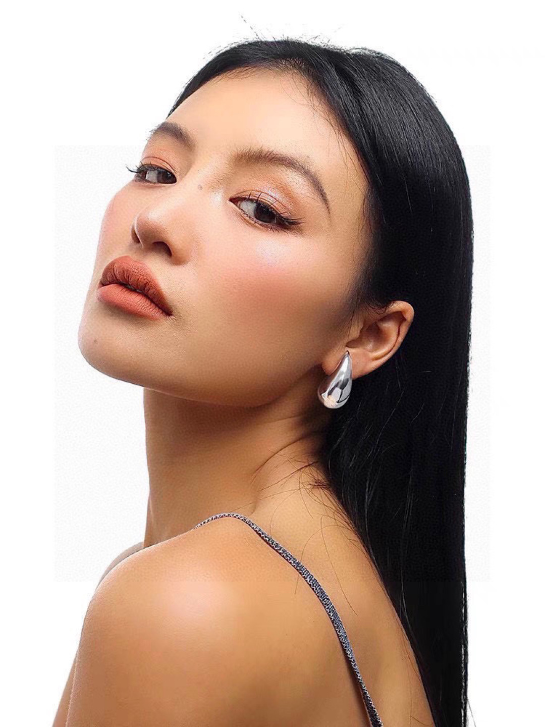 🎡🎡BOTTEGA VENENTA 新款BV耳环 与众不同的设计 个性十足 颠覆你对传统耳环的印象 使其