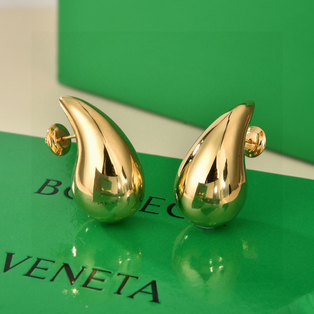 🎡🎡BOTTEGA VENENTA 新款BV耳环 与众不同的设计 个性十足 颠覆你对传统耳环的印象 使其