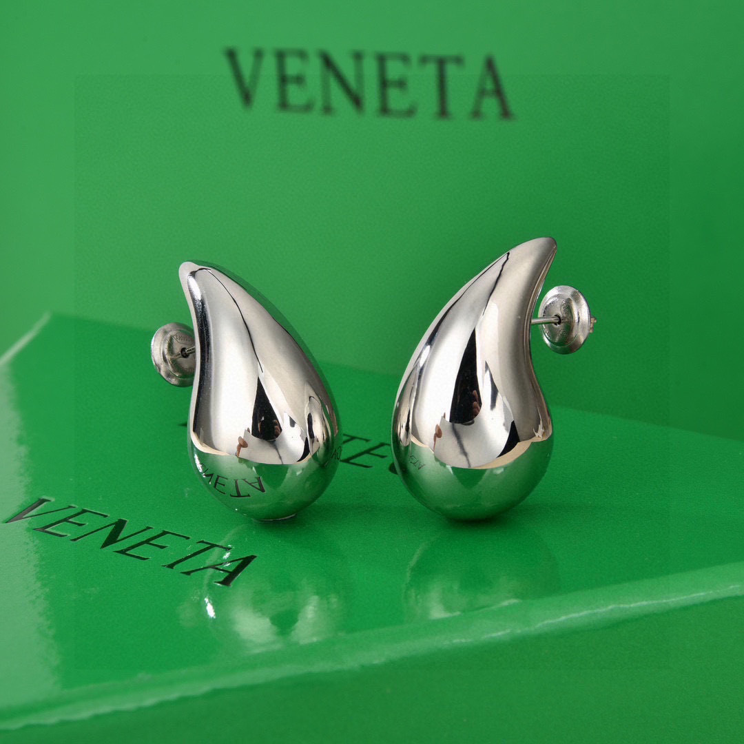 🎡🎡BOTTEGA VENENTA 新款BV耳环 与众不同的设计 个性十足 颠覆你对传统耳环的印象 使其