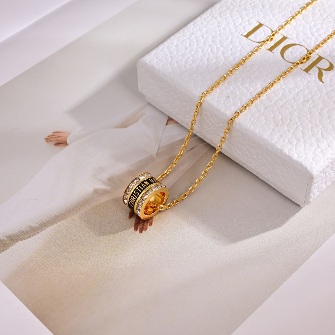 项链耳环❤️迪奥 新款👼一线大牌都爱的Dior·迪奥 新品套装 金属质感逆袭版字母潮范儿抢风头  完全胜