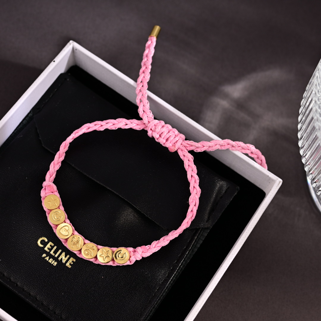 ❤️Celine 新款PLAGE金色饰面手链👌与众不同的设计 个性十足 颠覆你对传统手链的印象 使其魅力