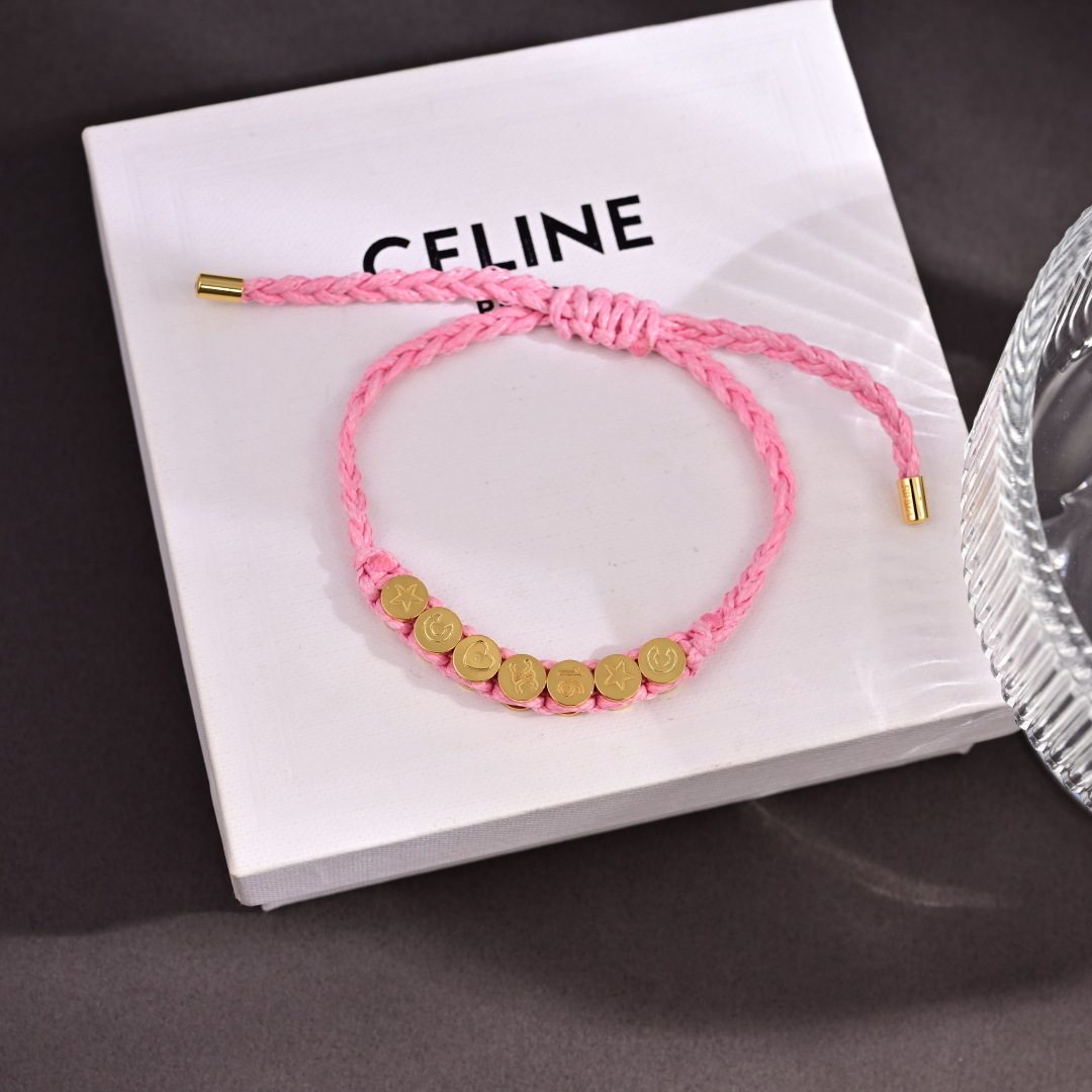 ❤️Celine 新款PLAGE金色饰面手链👌与众不同的设计 个性十足 颠覆你对传统手链的印象 使其魅力