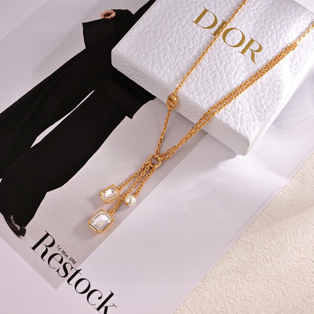 项链❤️❤️迪奥 新款套装👼一线大牌都爱的Dior·迪奥 新品   金属质感逆袭版字母潮范儿抢风头  完