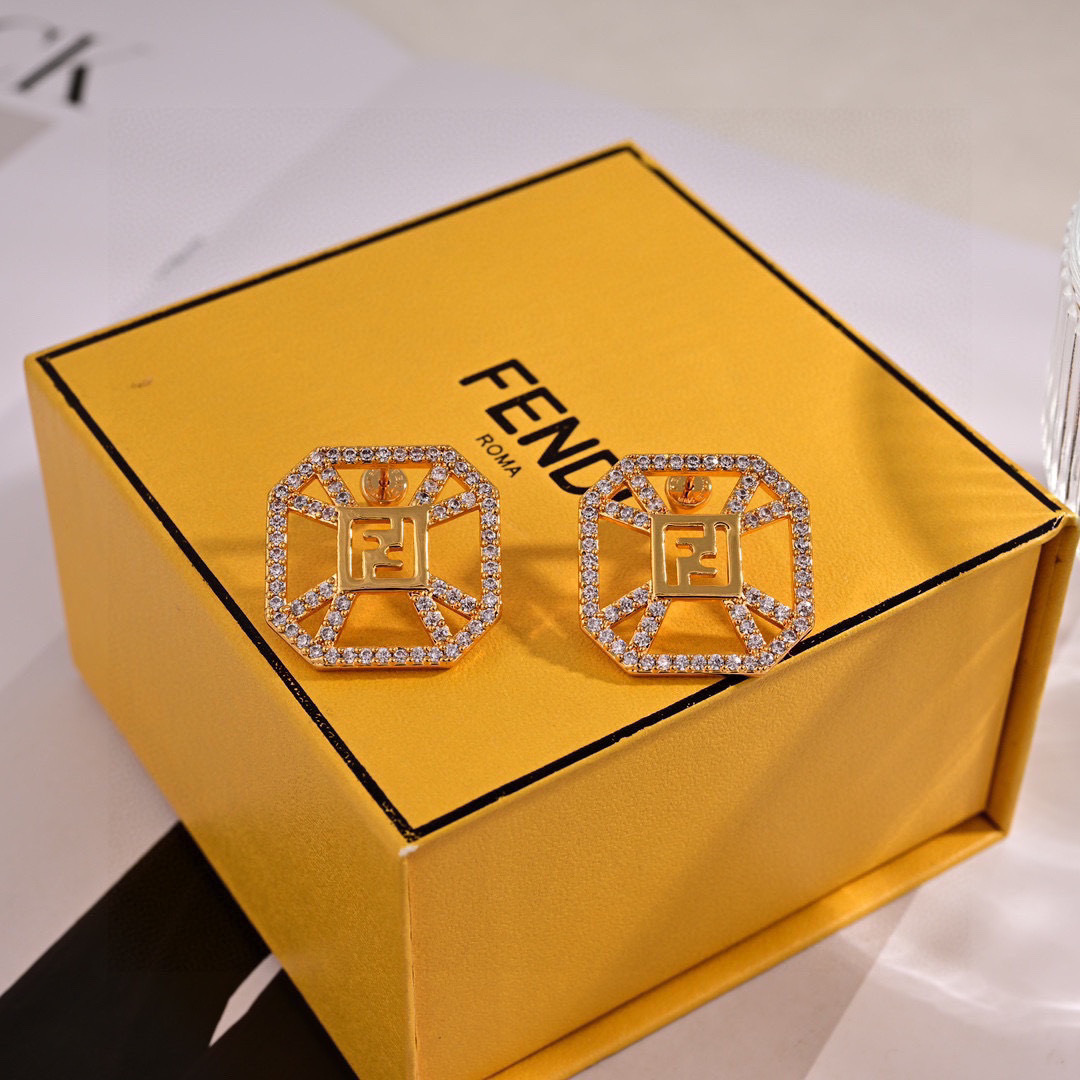 “High-End Custom Fendi Logo Ring: Simple, Glamorous, and Unique Pop-Up Design” - 图片 1