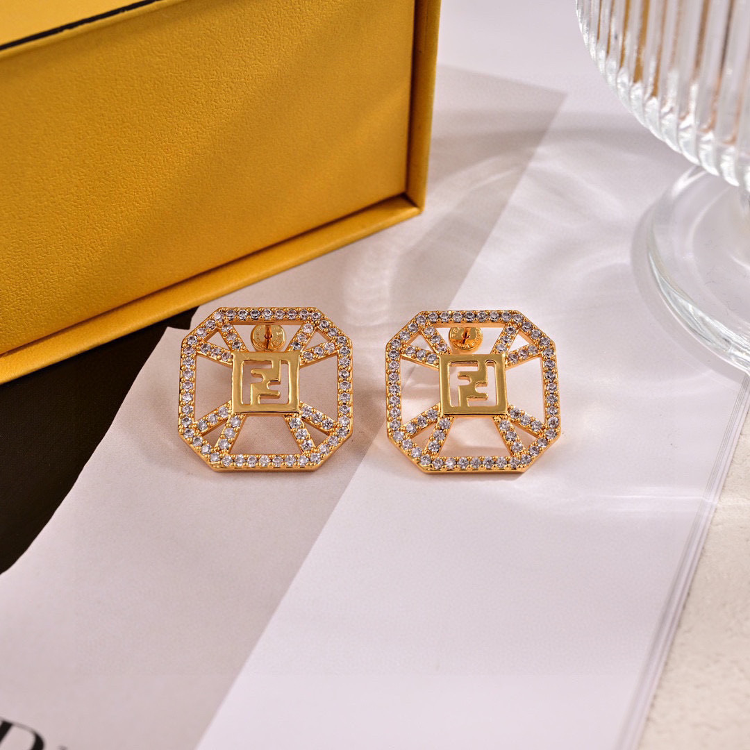“High-End Custom Fendi Logo Ring: Simple, Glamorous, and Unique Pop-Up Design” - 图片 4