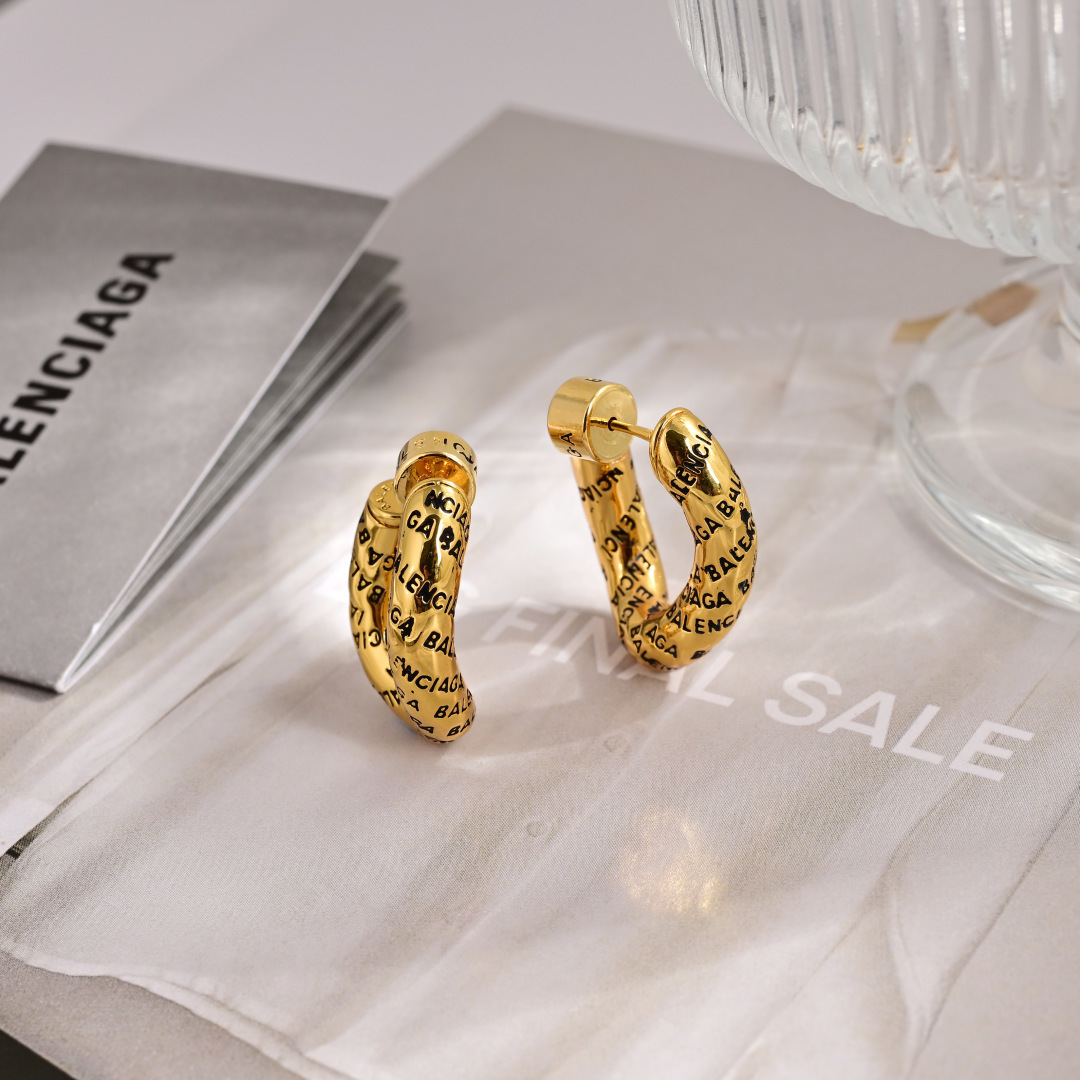 ❤️原单货🔹🔹新品 巴黎世家 Balenciaga 新款耳钉🔹专柜一致黄铜材质电镀18k金 火爆款出货 