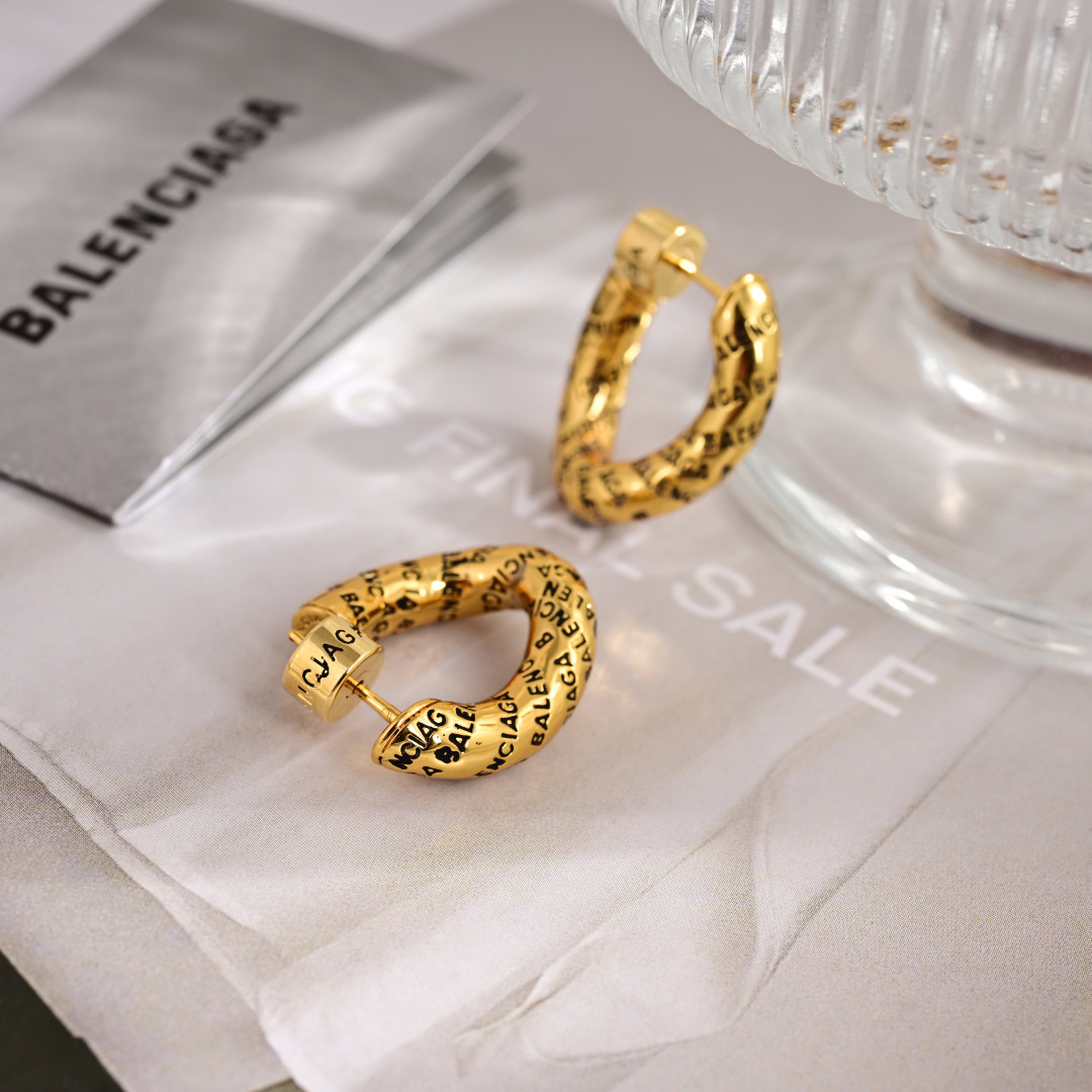 ❤️原单货🔹🔹新品 巴黎世家 Balenciaga 新款耳钉🔹专柜一致黄铜材质电镀18k金 火爆款出货 