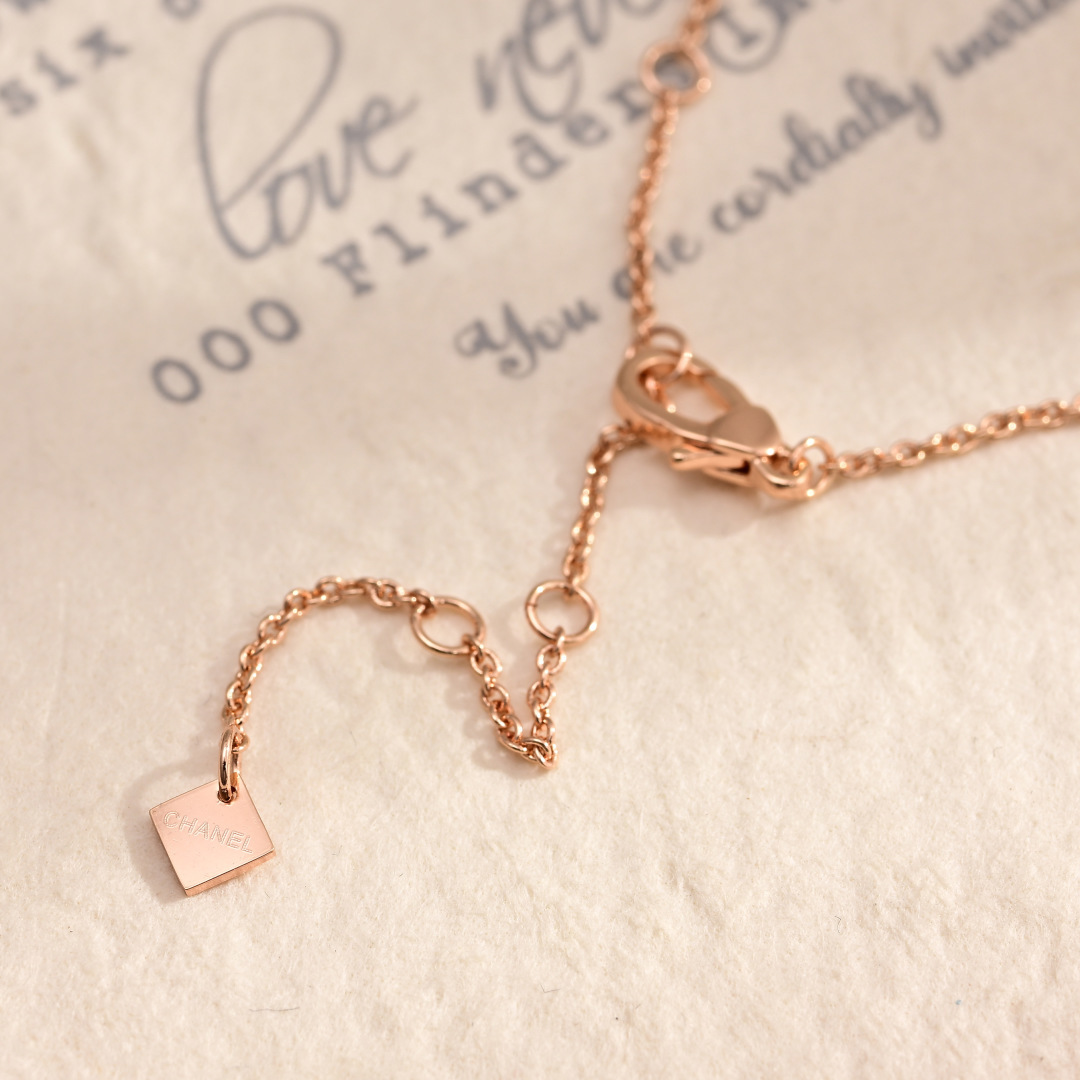 👌专柜🆕打版 小香 CHANEL 项链 ❤️😍优雅大方精工设计   雕刻 非常修饰脸型    青春活力 