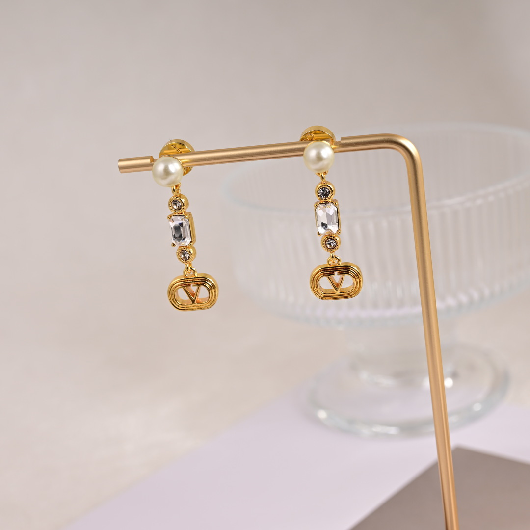 ❤️Valentino 华伦天奴 耳钉💫重磅新品火爆网络来了 简约大方  时尚百搭✅ 耳钉🌟专柜一致 火