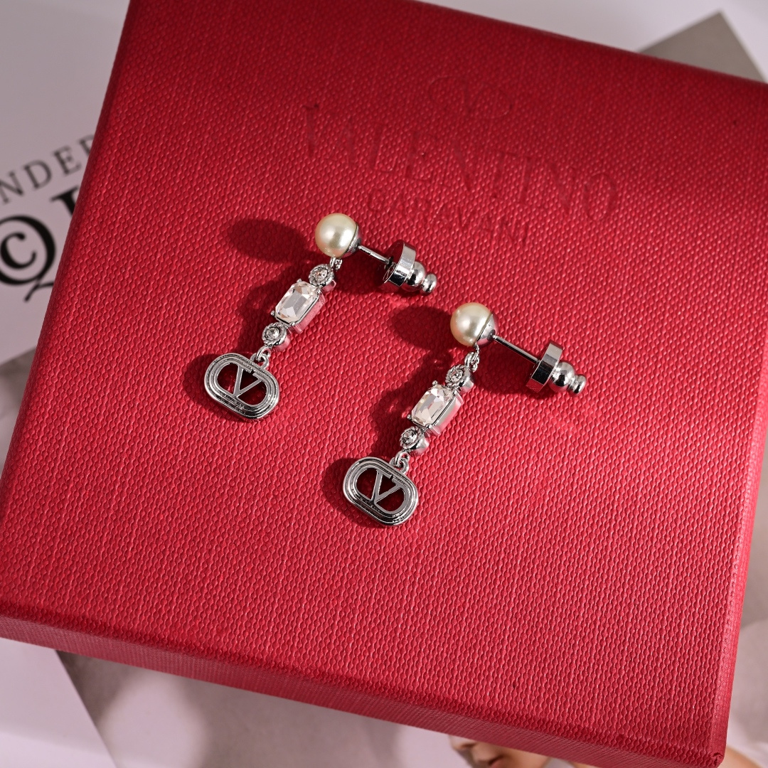 ❤️Valentino 华伦天奴 耳钉💫重磅新品火爆网络来了 简约大方  时尚百搭✅ 耳钉🌟专柜一致 火