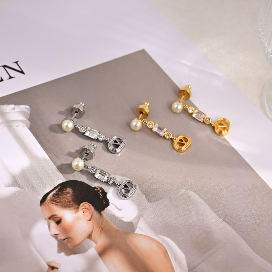 ❤️Valentino 华伦天奴 耳钉💫重磅新品火爆网络来了 简约大方  时尚百搭✅ 耳钉🌟专柜一致 火