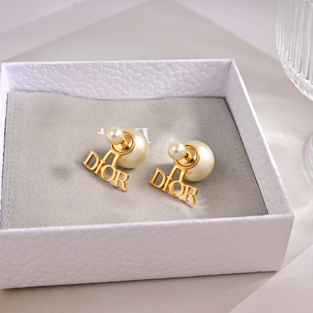 👌👌Dior 迪奥 耳钉 专柜新款上市 美得不要不要的 唯美 浪漫 人手必备款 火爆小红书 精选专柜🆕一