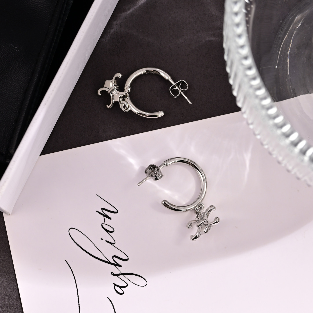 项链耳环❤️Celine 新款套装😍PRECLOUS新品 简单时尚🌟专柜一致黄铜材质电镀18k金 火爆款
