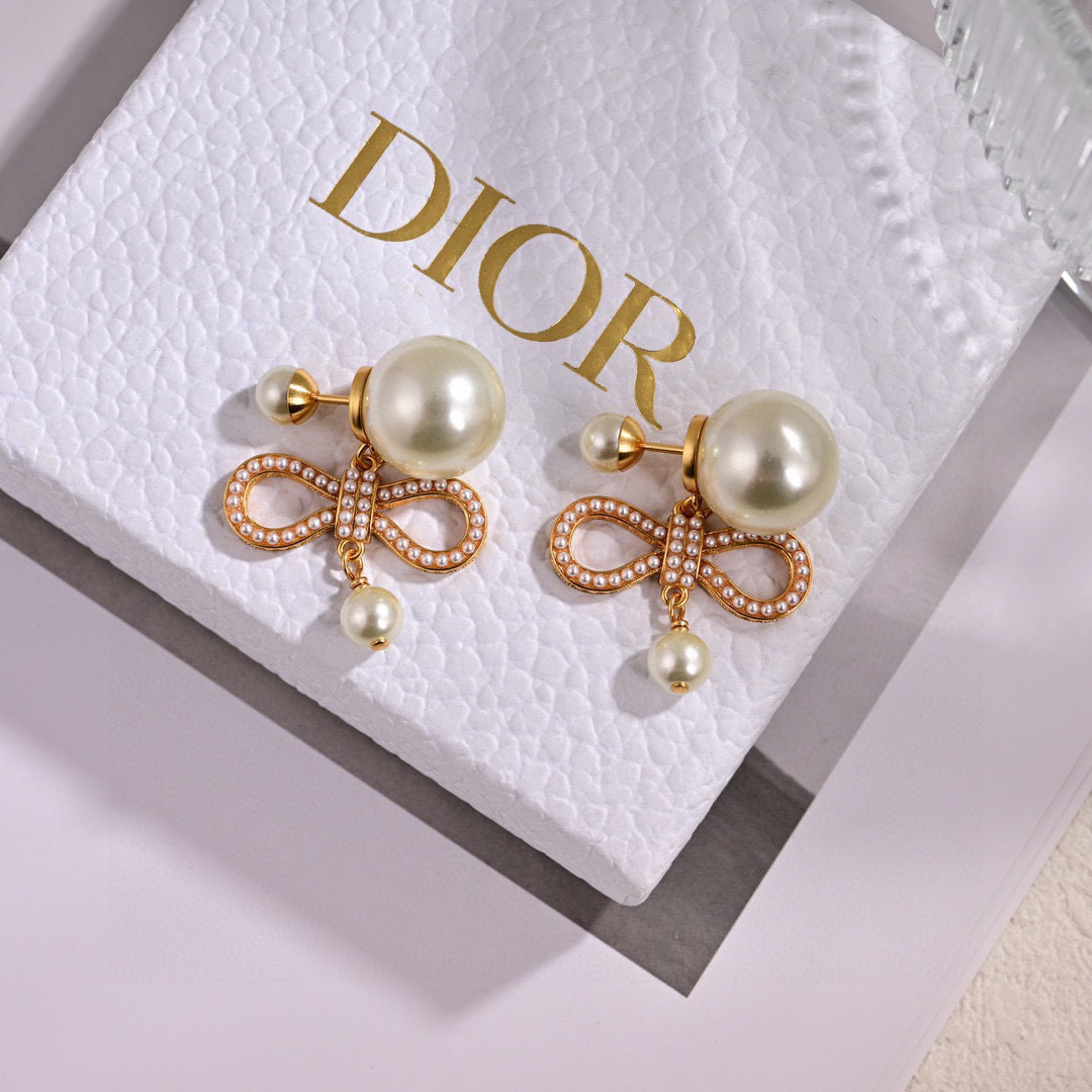 项链耳环❤️迪奥 新款👼一线大牌都爱的Dior·迪奥 新品字母项链耳环 金属质感逆袭版字母潮范儿抢风头 
