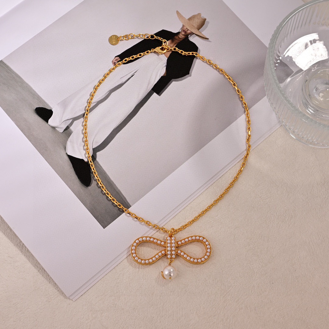 项链耳环❤️迪奥 新款👼一线大牌都爱的Dior·迪奥 新品字母项链耳环 金属质感逆袭版字母潮范儿抢风头 