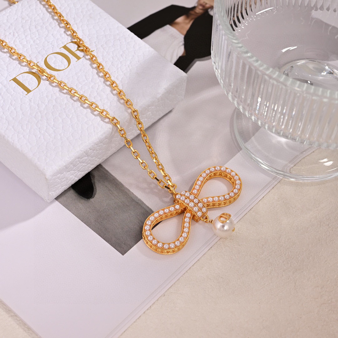 项链耳环❤️迪奥 新款👼一线大牌都爱的Dior·迪奥 新品字母项链耳环 金属质感逆袭版字母潮范儿抢风头 