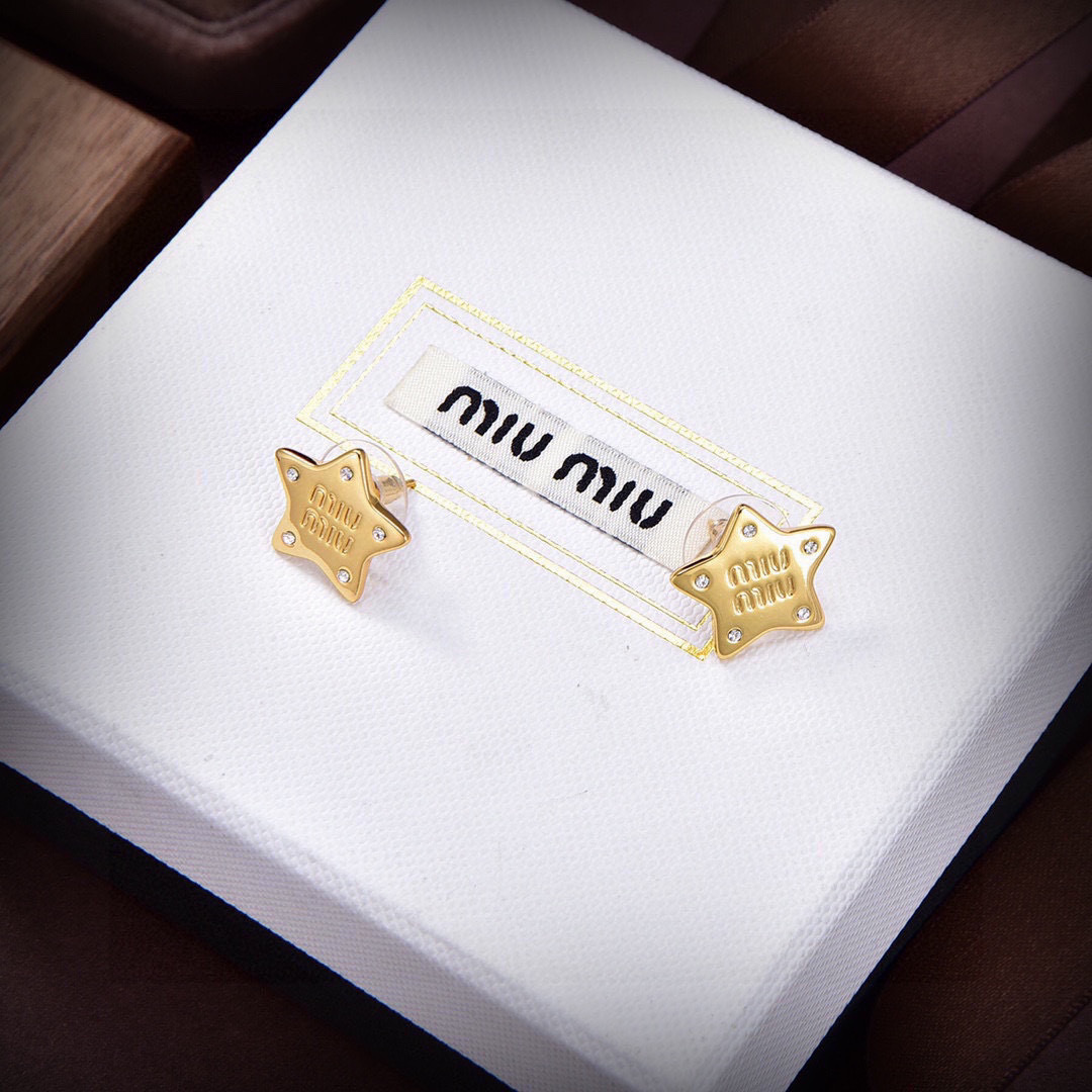 👌miumiu 巴黎秀场最新款五角星耳钉，整个秀场下来都是这款耳钉💌，细节，比例，尺寸大小，无异于专柜🆕