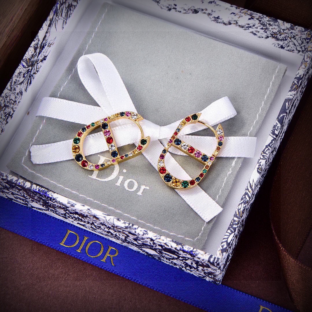  ❤️迪奥 新款👼一线大牌都爱的Dior·迪奥 新品蜜蜂耳环 金属质感逆袭版字母潮范儿抢风头  完全胜任