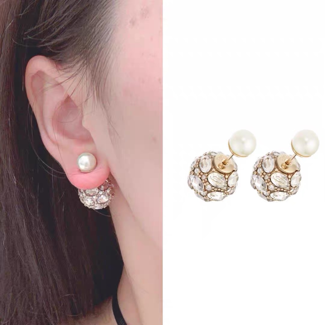❤️❤️迪奥 新款👼一线大牌都爱的Dior·迪奥 新品水晶耳环 金属质感逆袭版字母潮范儿抢风头  完全胜