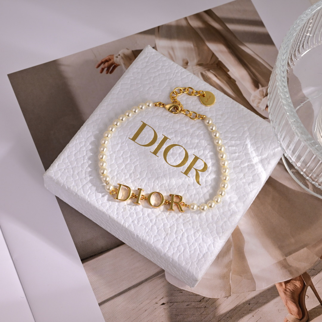 耳环项链手链 👌Dior 迪奥 套装专柜新款上市 美得不要不要的 唯美 浪漫 人手必备款 火爆小红书 精