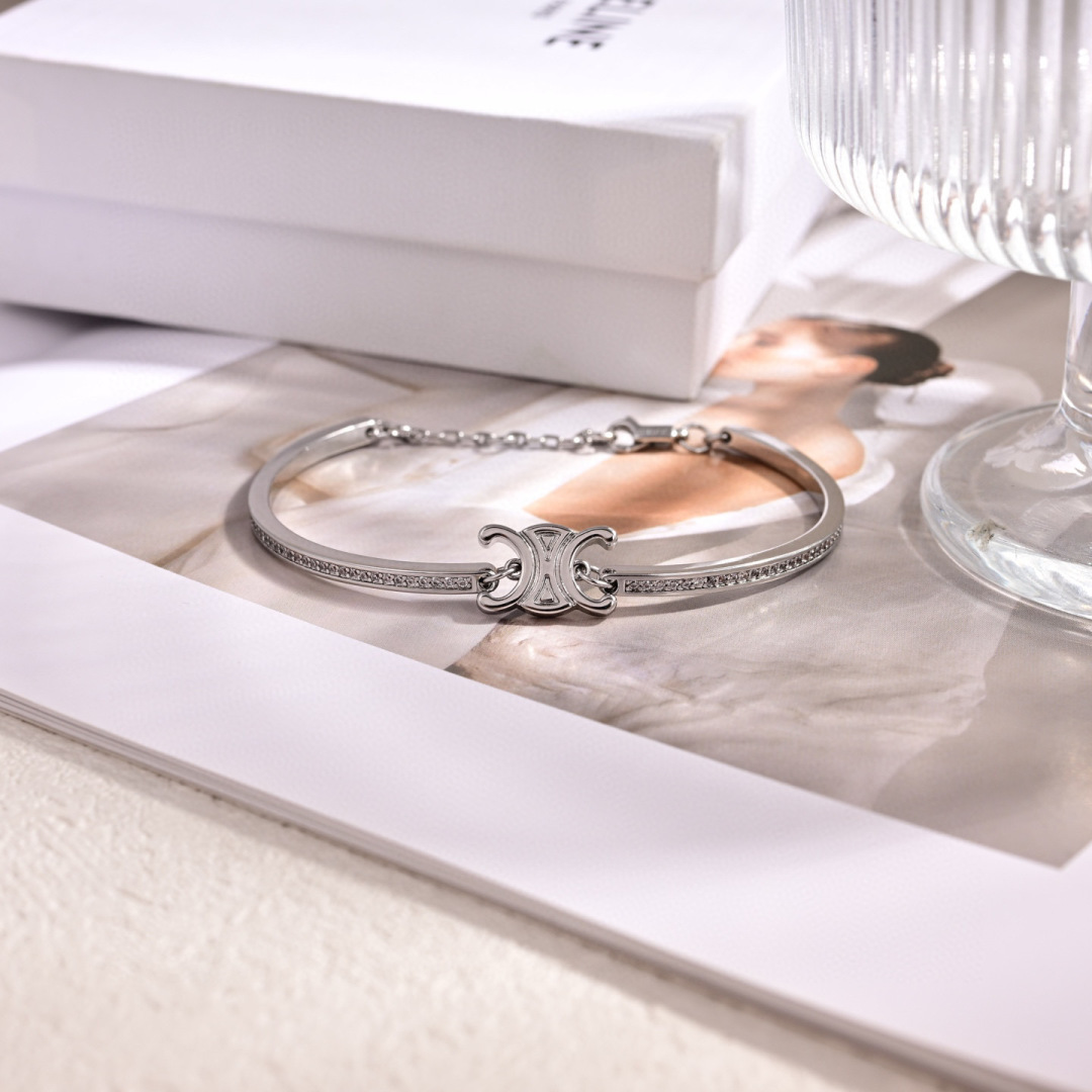 “New 18k Gold Bracelets by Celine with Unique Design and Brass Plating” - 图片 4