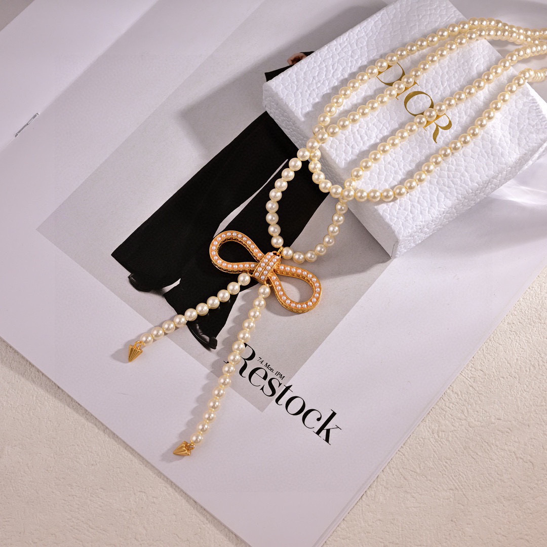 ❤️❤️迪奥 新款👼一线大牌都爱的Dior·迪奥 新品长链。金属质感逆袭版字母潮范儿抢风头  完全胜任现