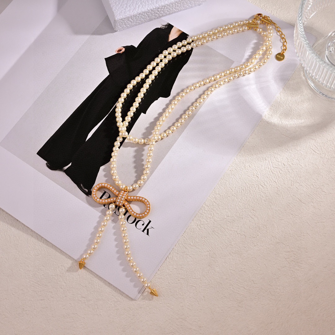❤️❤️迪奥 新款👼一线大牌都爱的Dior·迪奥 新品长链。金属质感逆袭版字母潮范儿抢风头  完全胜任现