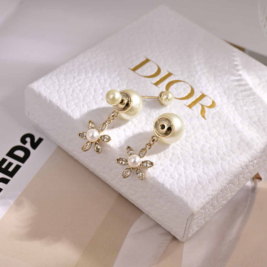  项链手链耳环👌👌Dior 迪奥 套装 ❤️专柜新款上市 美得不要不要的 唯美 浪漫 人手必备款 火爆小