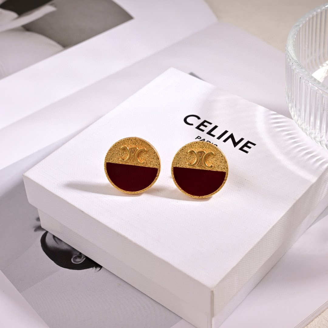 ❤️❤️Celine 新款耳钉😍PRECLOUS新品 简单时尚🌟专柜一致黄铜材质电镀18k金 火爆款出货