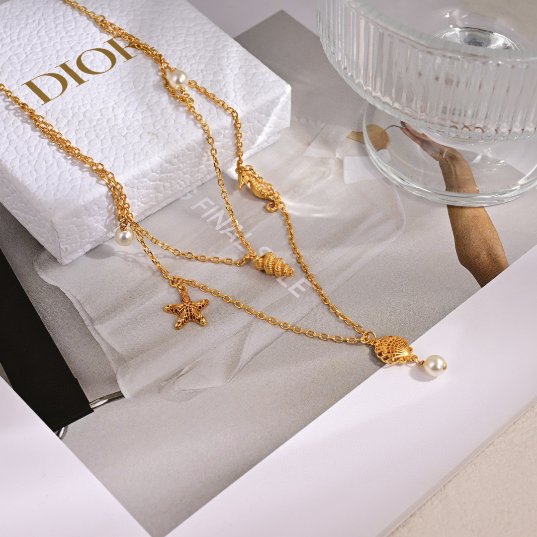 项链手链耳环❤️迪奥 新款👼一线大牌都爱的Dior·迪奥 新品耳环 金属质感逆袭版字母潮范儿抢风头  完