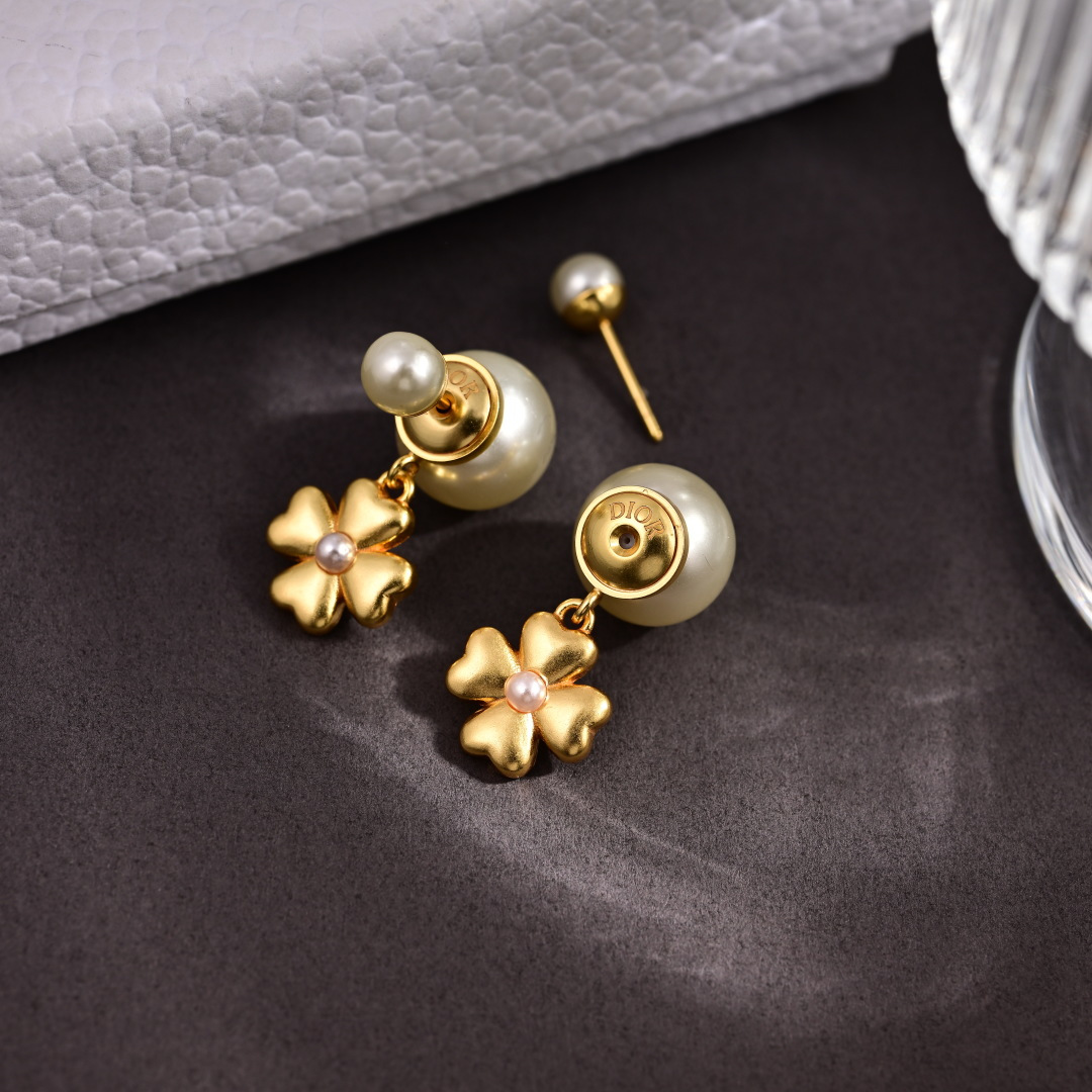 👌👌Dior 迪奥 珍珠耳环 专柜新款上市 美得不要不要的 唯美 浪漫 人手必备款 火爆小红书 精选专柜