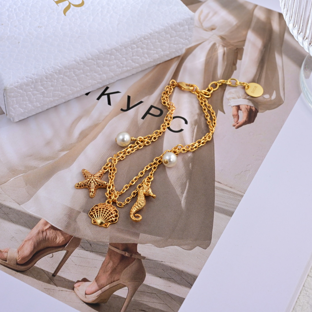 项链手链耳环❤️迪奥 新款👼一线大牌都爱的Dior·迪奥 新品耳环 金属质感逆袭版字母潮范儿抢风头  完