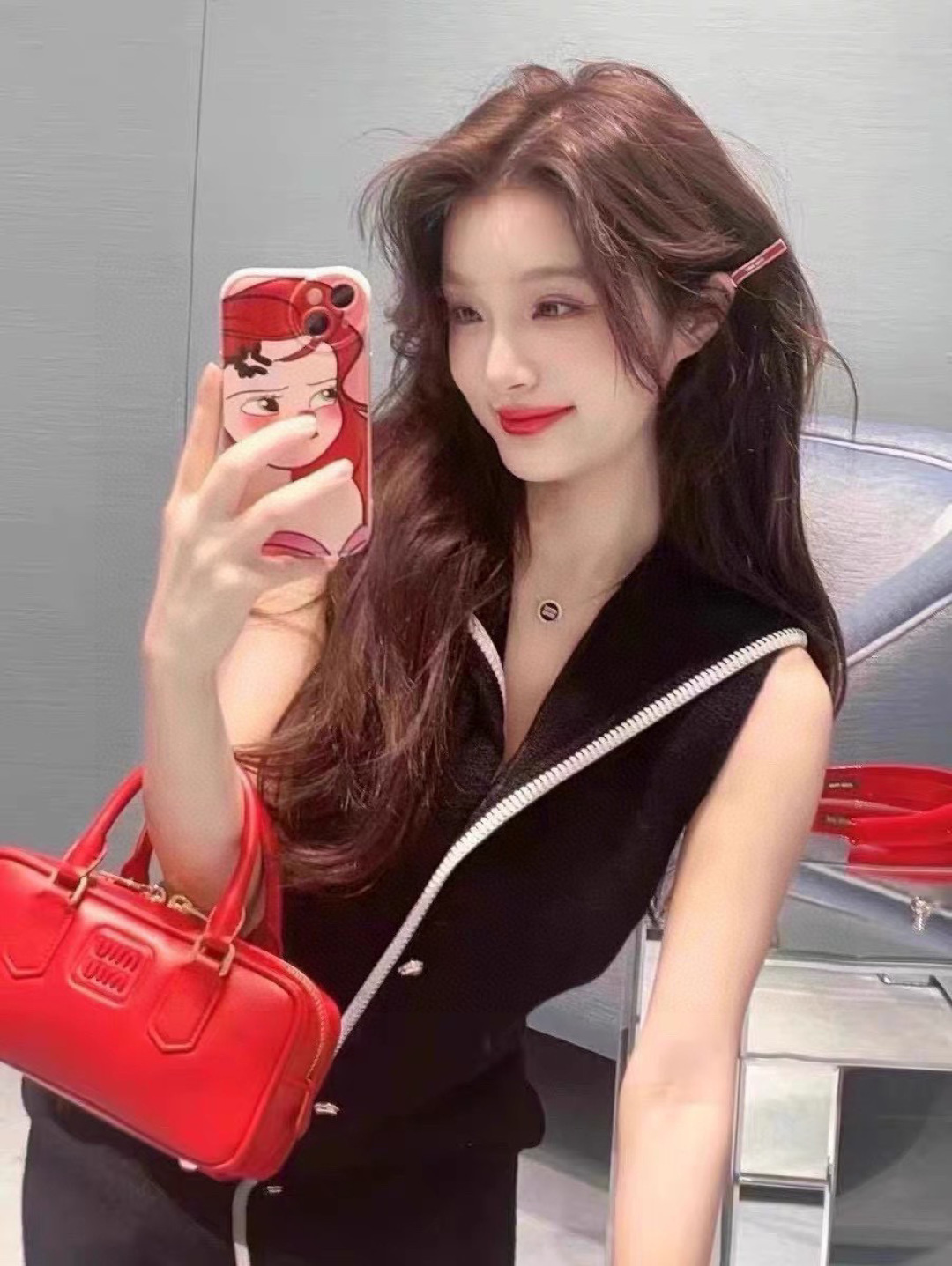 👑miumiu缪缪 项链🆕 经典款🔸小红书时尚达人都有种草哦 显脸型 原版材质 很简约 日常配搭很不错滴