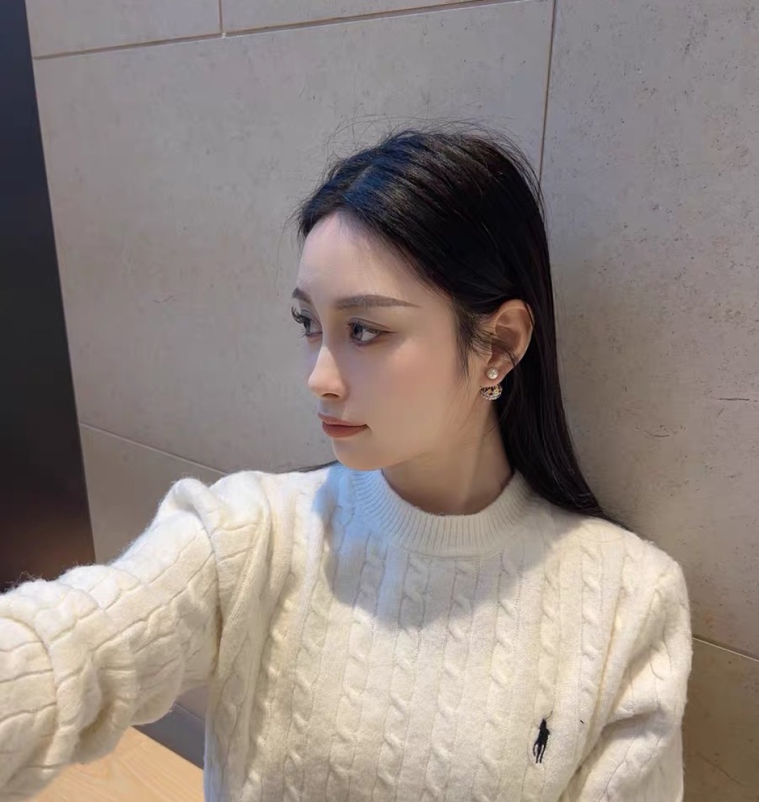 ❤️迪奥 新款👼一线大牌都爱的Dior·迪奥 新品蜜蜂耳环 金属质感逆袭版字母潮范儿抢风头  完全胜任现