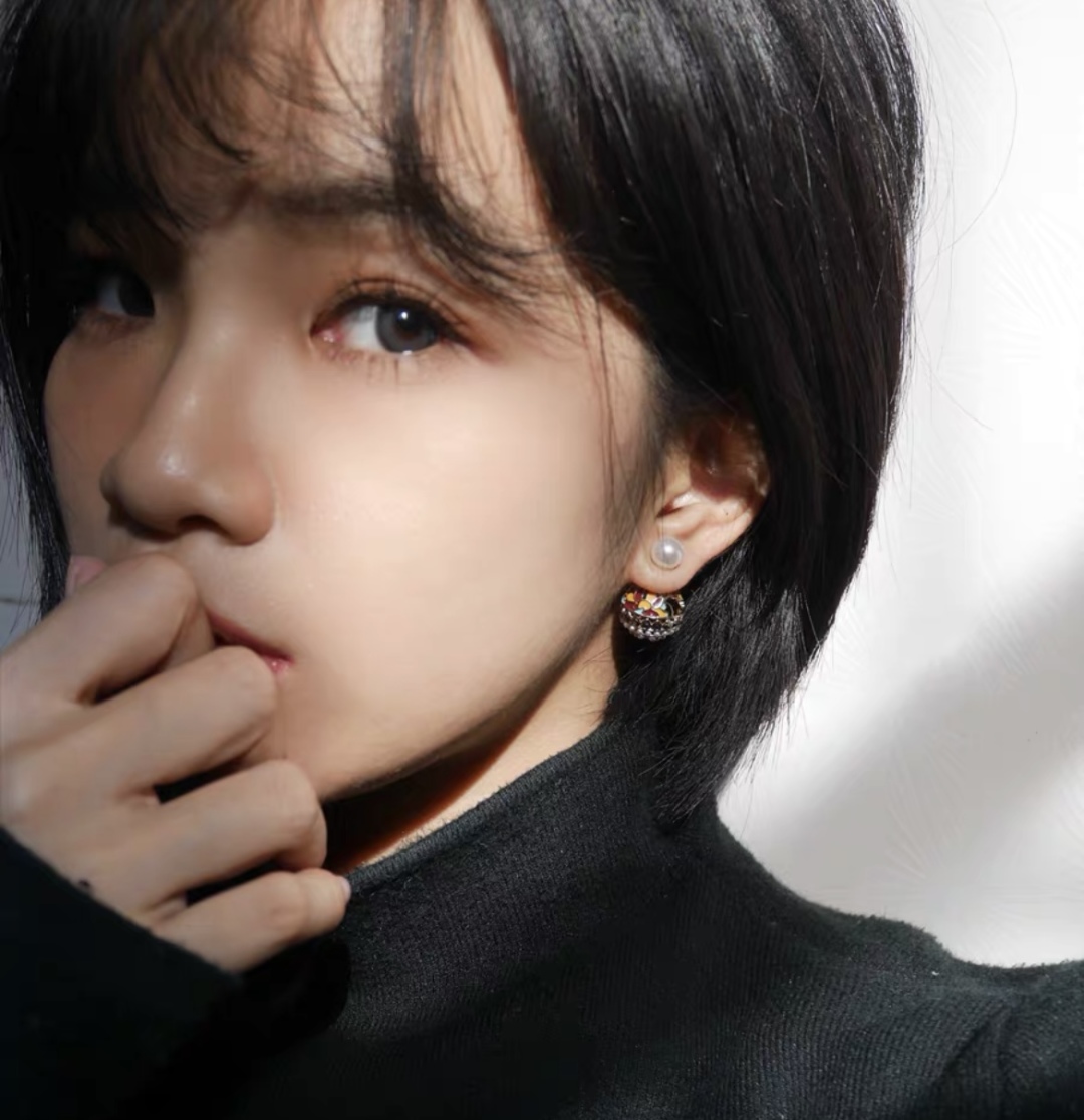 ❤️迪奥 新款👼一线大牌都爱的Dior·迪奥 新品蜜蜂耳环 金属质感逆袭版字母潮范儿抢风头  完全胜任现